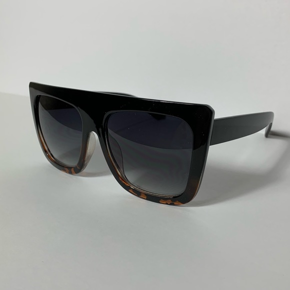 Flat Top Ombré Oversized Sunglasses - Picture 3 of 3